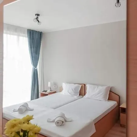 Готель Solea Family & Restaurant L Free Parking Равда